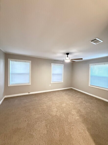 Building Photo - 27 Ford Loop