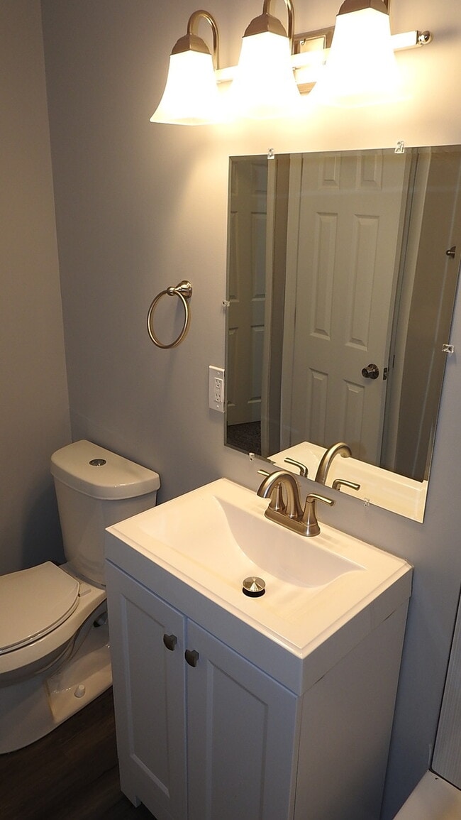 Building Photo - Cozy 3 bedrooms and 2 full baths home located on Holt Lane in Kansas City, KS