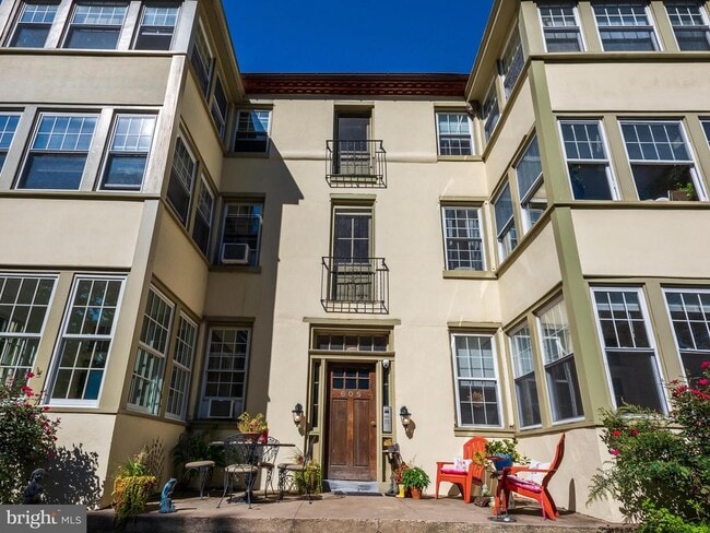 Building Photo - 605 W Miner St