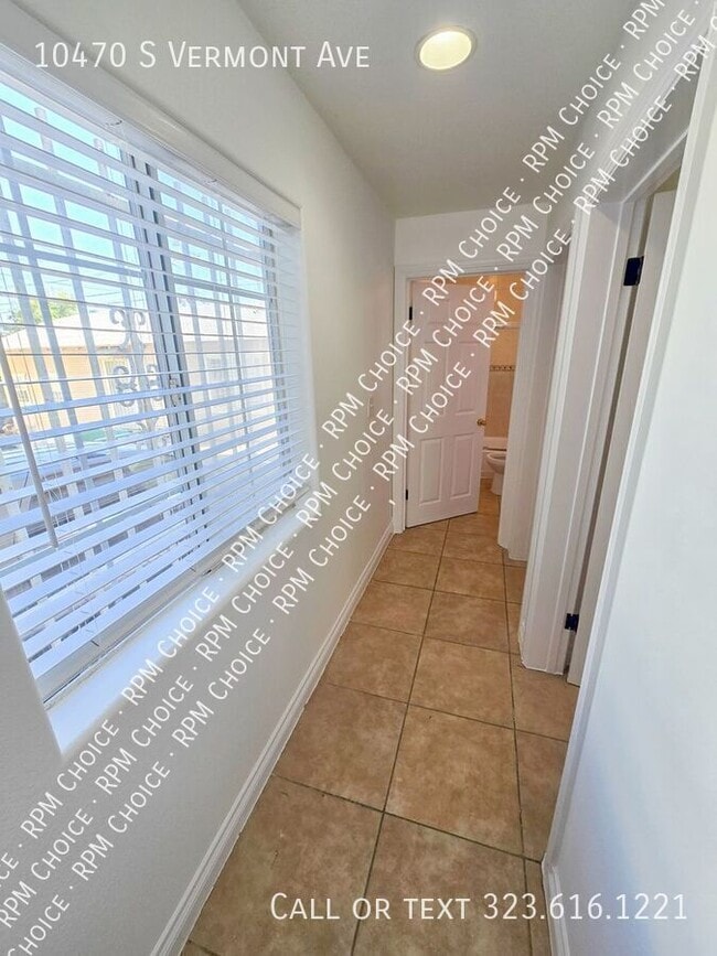 Building Photo - 10470 S Vermont Ave