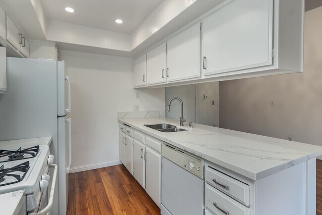 Building Photo - 2700 Cahuenga Blvd E