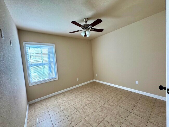 Building Photo - 203 Kennedy Dr