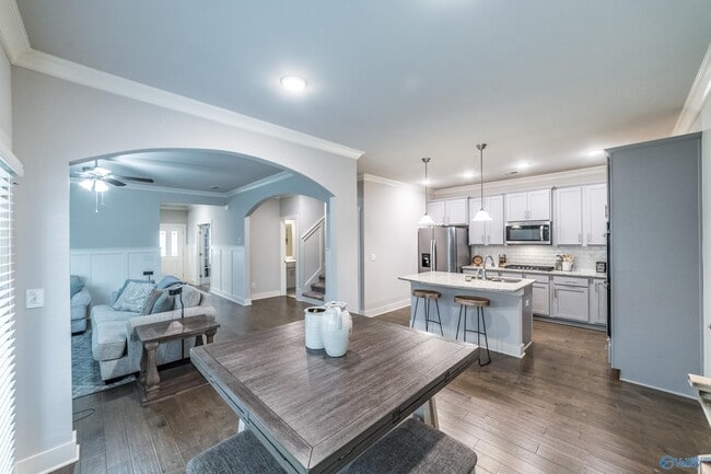 Building Photo - 6 Desert Oak Ct SW