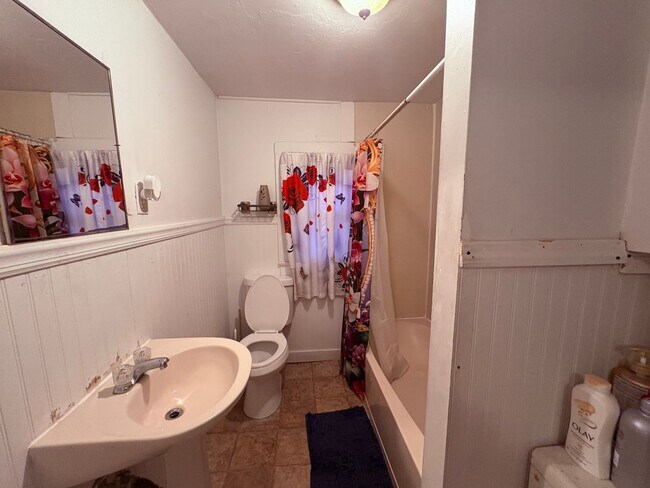 Building Photo - Fantastic 4 Bedroom Single Family House for Rent in Asbury Park!