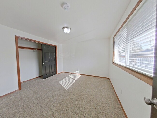 Building Photo - FALL SPECIAL ~ $780 OFF FIRST MONTH RENT