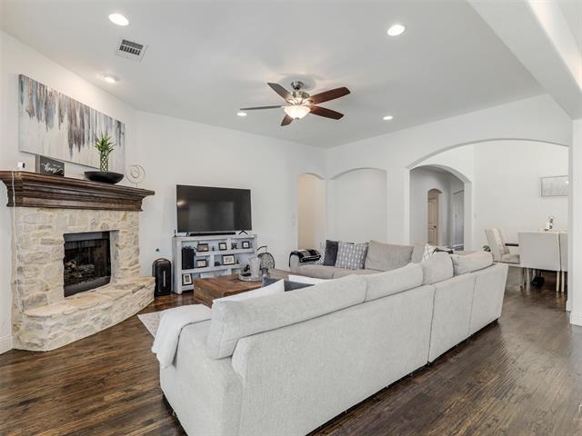 Building Photo - 708 Sandbox Dr