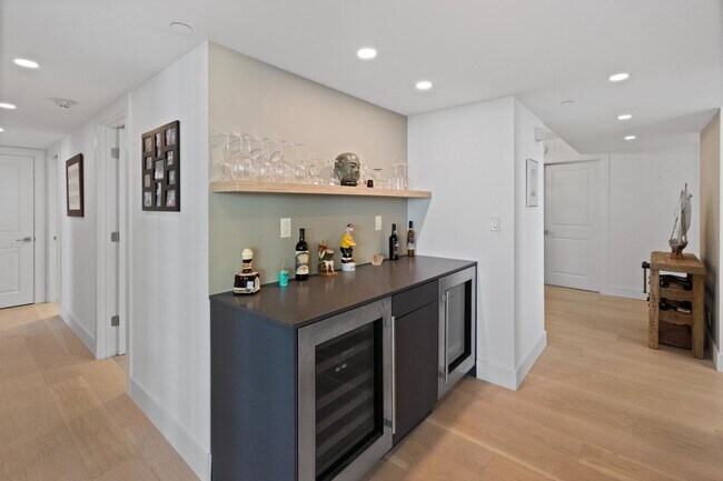 Building Photo - 115 Lakeshore Dr