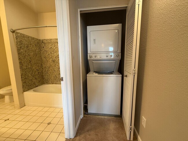 Building Photo - Lovely 1 Bedroom 1 Bath Condo in West San Jose