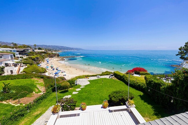 Building Photo - Incredible ocean views and private steps t...