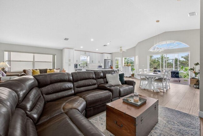 Building Photo - 15155 Newquay Ct