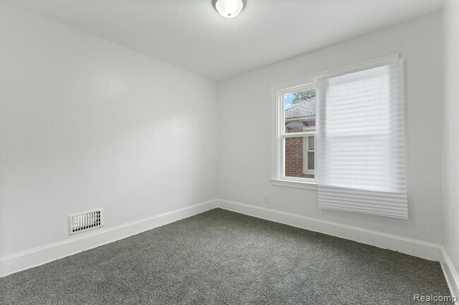 Building Photo - 13601 Northlawn St