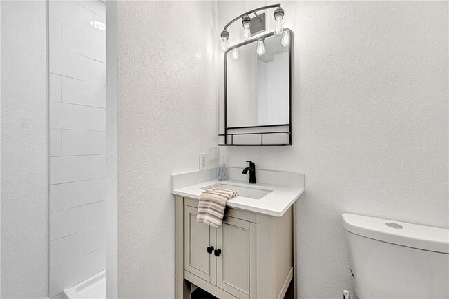 Building Photo - 6 Brompton Dr