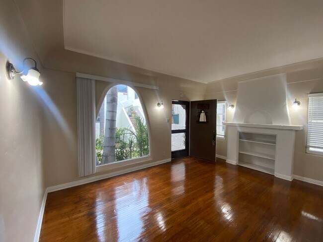 Interior Photo - 5-1508