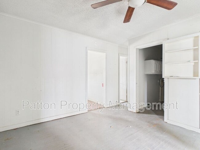 Building Photo - 2216 S Polk St