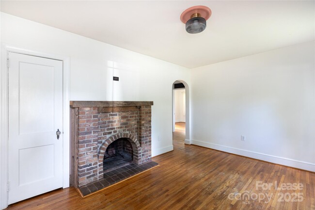 Building Photo - 3440 Oakwood Ave