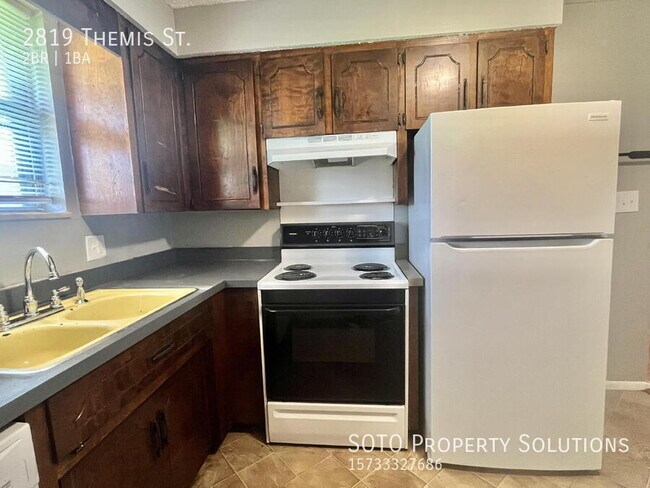 Building Photo - 2819 Themis St