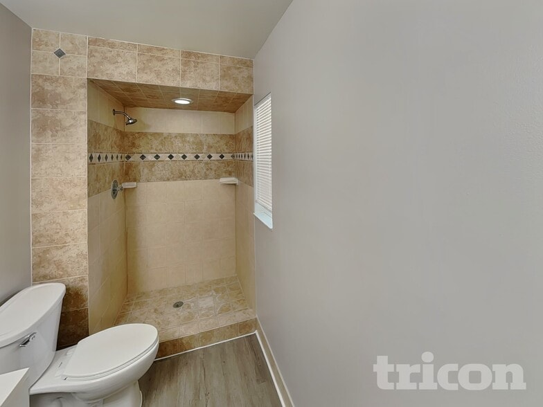 Building Photo - 120 N Alderwood St