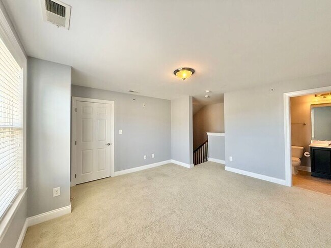 Building Photo - 10321 Sablewood Dr