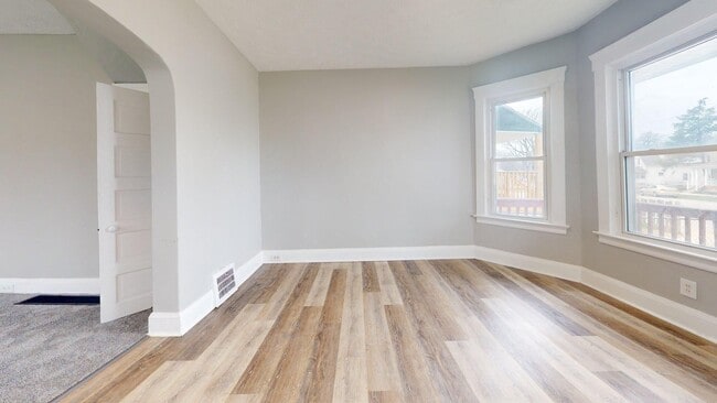 Building Photo - Lorain/W.73 neighborhood, updated 3 bed/1 bath single family house.