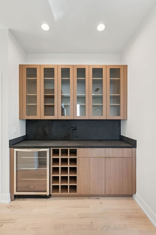 Building Photo - 4536 S Prairie Ave