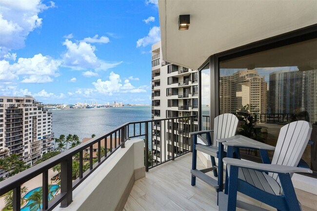 Building Photo - 520 Brickell Key Dr