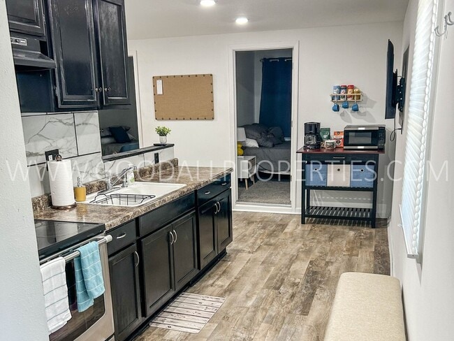 Building Photo - Charming 3 Bed, 1 Bath Home in Southwest Des Moines