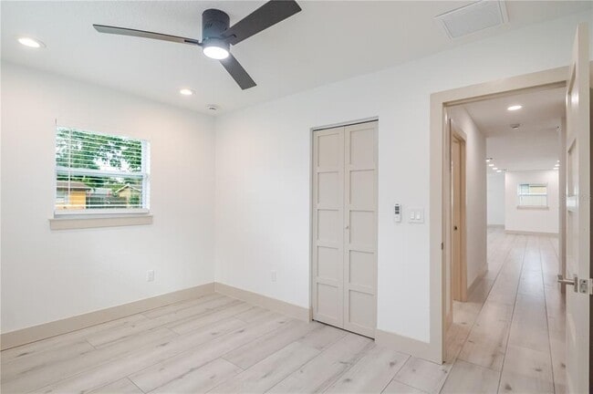 Building Photo - 4712 W Bay Ave