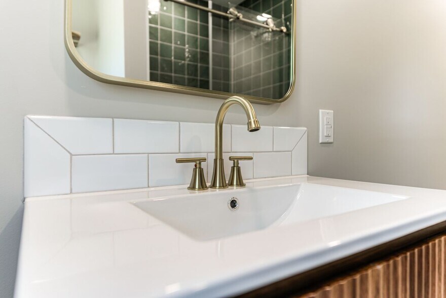 Building Photo - 2721 S 51st Terrace