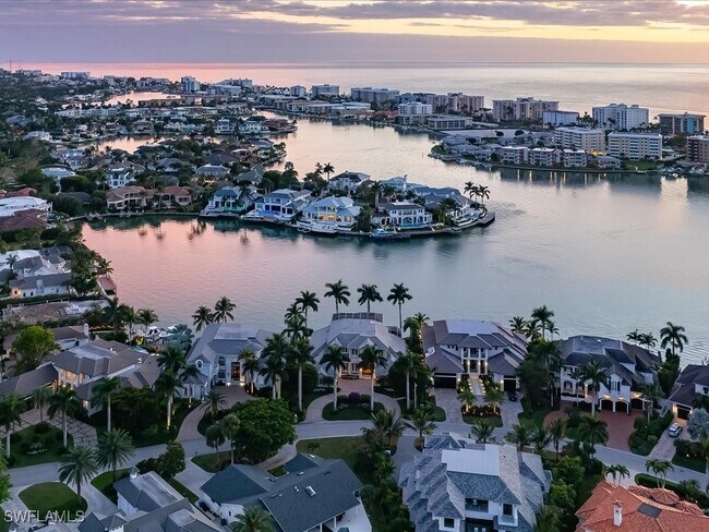 Building Photo - 2750 Gulf Shore Blvd N