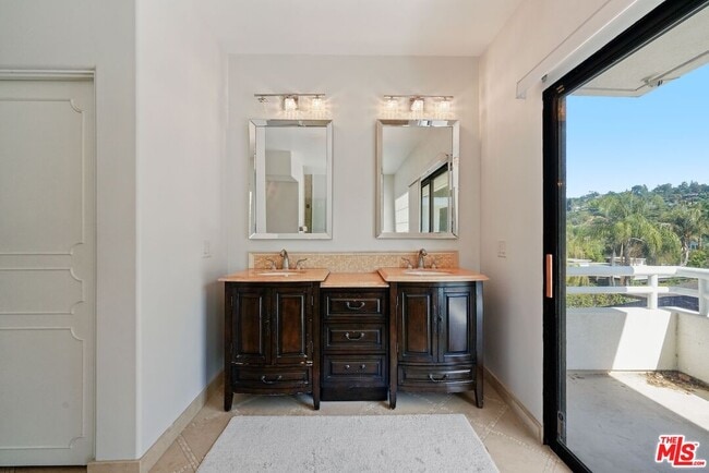 Building Photo - 15656 Crownridge Pl