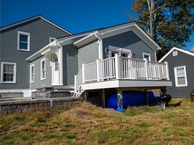 Building Photo - 93 Grove St