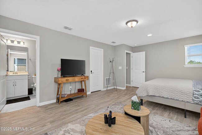 Building Photo - 460 Archstone Wy