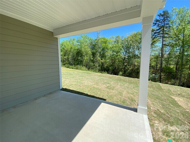 Building Photo - 14057 Lake Home Ln