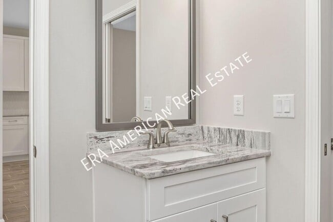Building Photo - 721 Fairview Dr