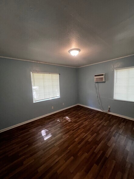 Building Photo - 3155 Shirley Dr