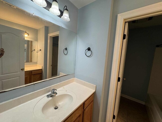 Building Photo - 6206 W Desoto St