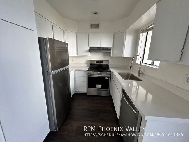 Building Photo - 1702 E Ocotillo Rd