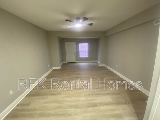 Building Photo - 2226 Langley Ave