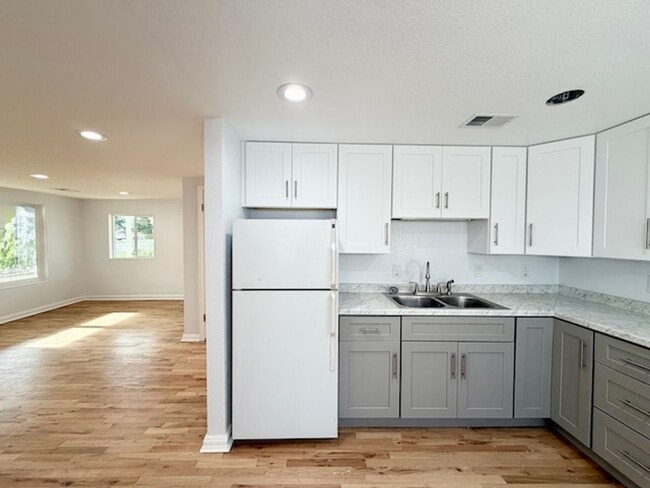 Building Photo - Move-in Ready Ranch