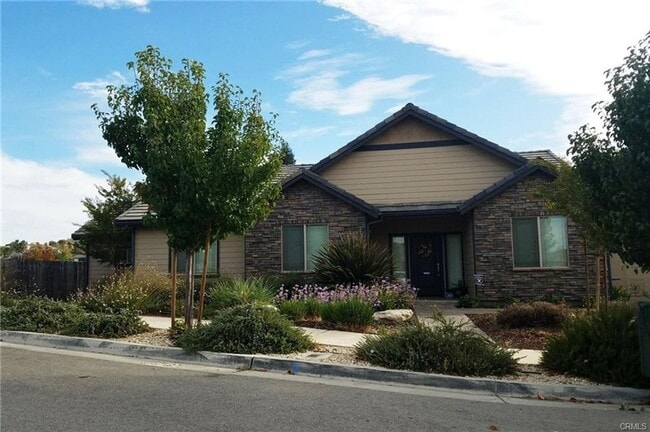 Primary Photo - Beautiful home in very desirable neighborhood