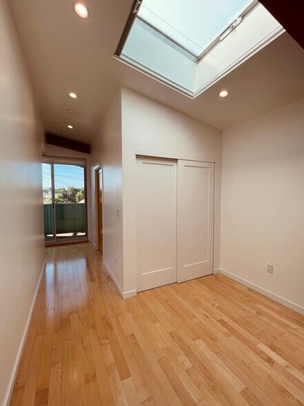 Building Photo - 6539 West Blvd