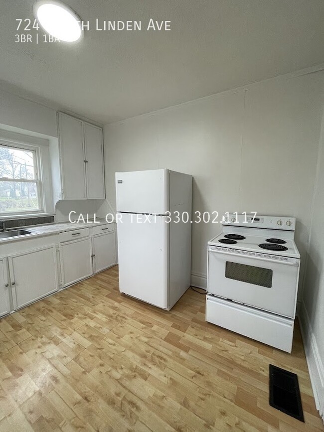 Building Photo - Three bedroom one bathroom apartment for rent