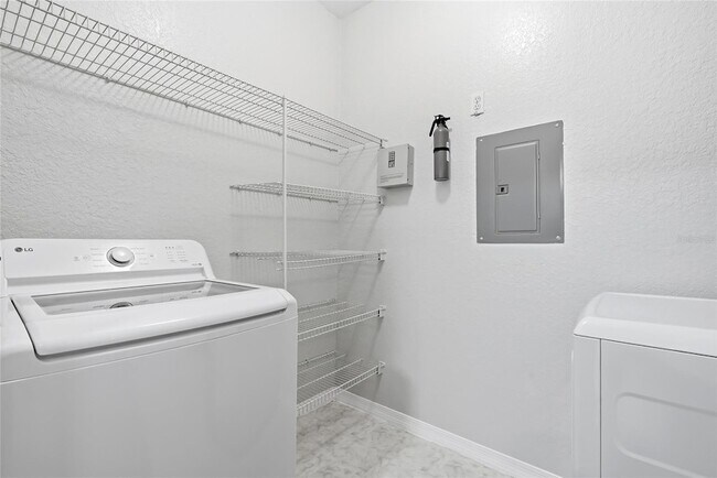 Building Photo - 5511 Legacy Crescent Pl