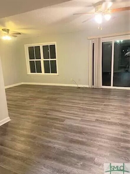 Building Photo - 912 Pineland Ave