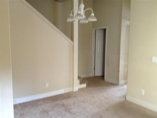 Building Photo - Coming Soon! Beautiful 2bd Townhome In Pri...