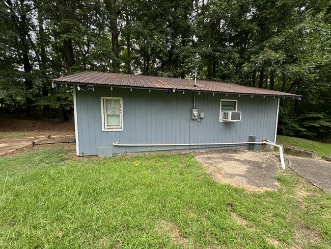 Building Photo - 200 W Caldwell Rd