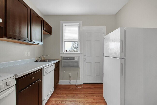 Building Photo - Spoonful of Studio Space!