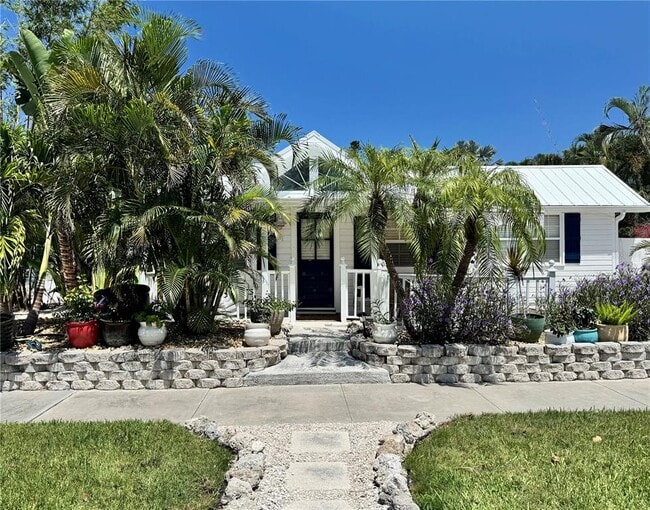 Building Photo - 701 Broadway St