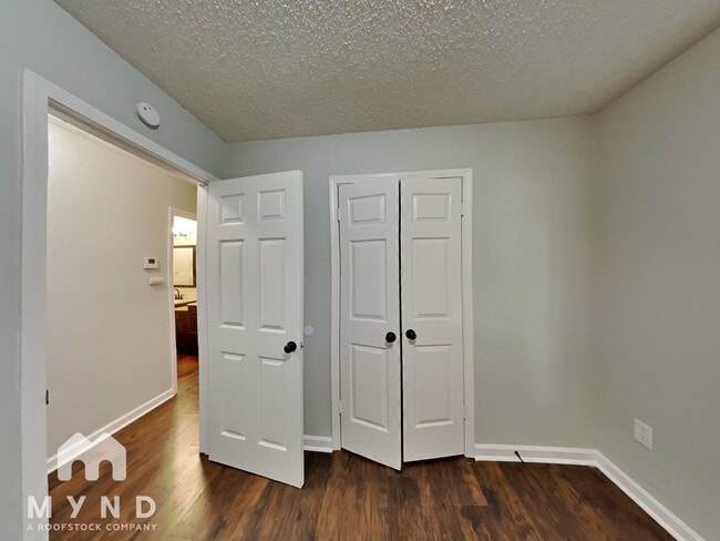 Building Photo - 5704 Ingleside Dr