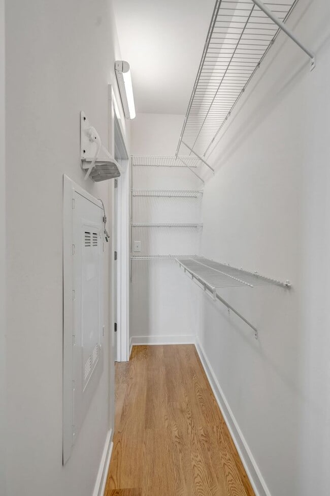 Building Photo - **Move-In Special - $500 off first month's rent**